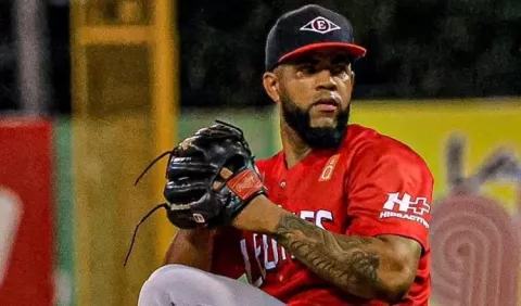Panameños Darío Agrazal,  Kenny Hernández y Andy Otero en la final del béisbol dominicano