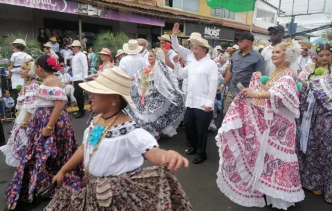 Piden mantener el Desfile de las Mil Polleras en Las Tablas 