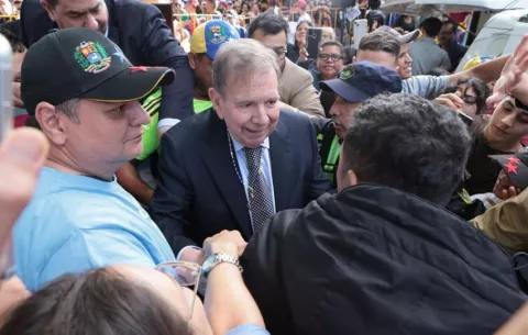 Jefe del Parlamento propone pedir el arresto de González Urrutia si ingresa a Venezuela