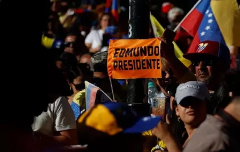La oposición mayoritaria de Venezuela acusa a Maduro de consumar un 'golpe de Estado'