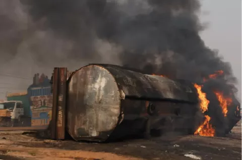 Camión cisterna explota y provoca más de 50 muertos en el occidente de Nigeria