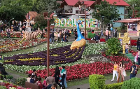 Miles de flores y el café más caro del mundo engalanan la Feria de Boquete