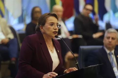 La presidenta de Honduras no asistirá a la investidura de Nicolás Maduro en Venezuela
