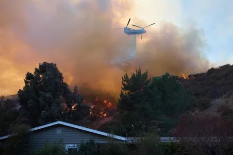 Aumenta a 24 la cifra de muertos por los incendios en Los Ángeles