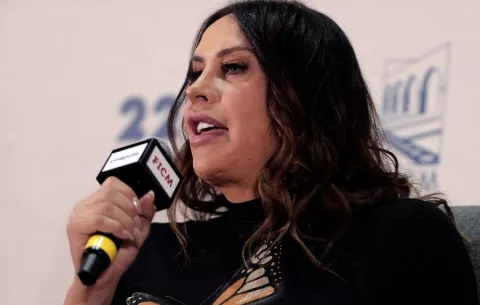 Karla Sofía Gascón, en el ojo del huracán por controvertidos tuits