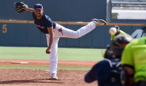 Kenny Hernández consigue su segundo triunfo para Leones del Escogido