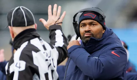 Patriotas despiden al entrenador Jerod Mayo