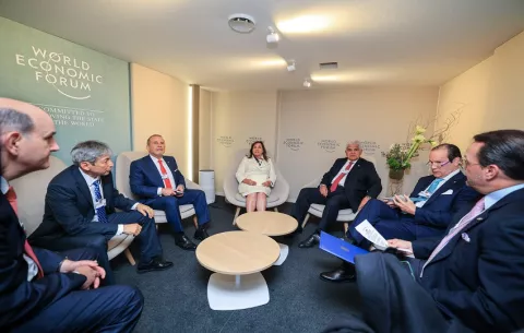 Encuentros en Davos aumentarían inversiones extranjeras