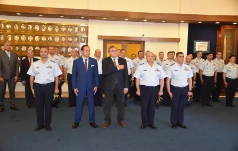 Condecoran con la medalla Manuel Amador Guerrero a la Escuela Militar de Aeronáutica de Uruguay