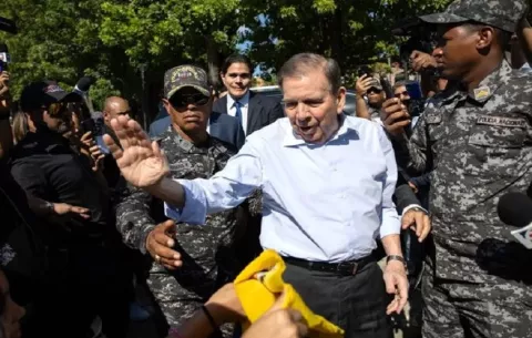 Edmundo González abandona República Dominicana y su destino aún se desconoce