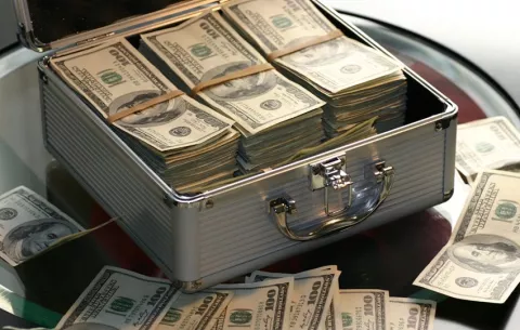 Fortunas de los más ricos del mundo aumentaron en 2 billones de dólares en 2024