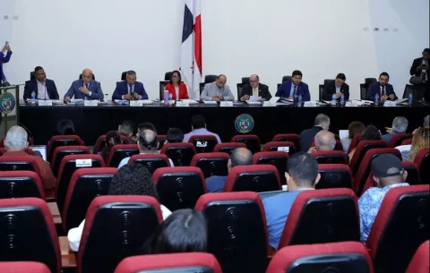 Primer bloque de reformas a la CSS podría aprobarse hoy en medio de cuestionamientos de secuestro del proyecto