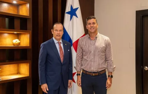Presidente de Paraguay llega a Panamá para reunirse con Mulino