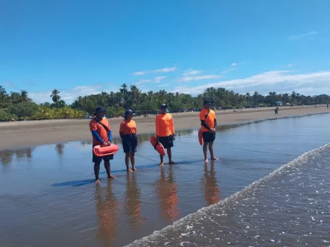 Capacitan personal para los operativos de verano en el país