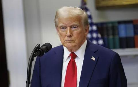 Trump le pone fin al teletrabajo y apunta los funcionarios contratados bajo programas de diversidad