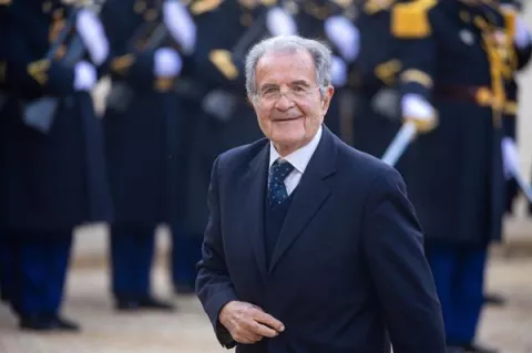 Prodi dice que la UE debería estar 'preocupada' por el 'discurso imperial' de Trump