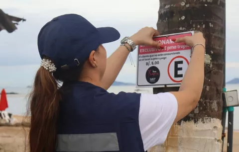 Sanciones de $2,500 por venta ilegal de licor y cobros de estacionamiento en playa Veracruz