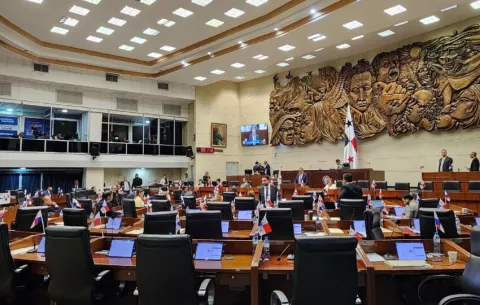 Diputados acuerdan formar una mesa tripartita para decidir edad de jubilación