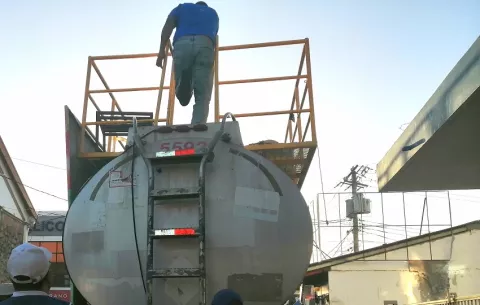Los Santos: no quieren que cisternas bloqueen los negocios durante el carnaval