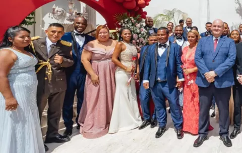 Celebran boda colectiva en la Casa de la Municipalidad