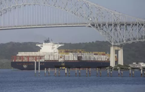 Canal de Panamá niega haber aceptado que los buques de EE.UU. no paguen tarifas en la vía