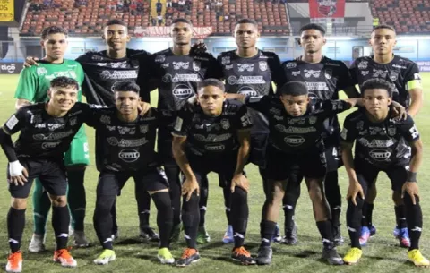 La Familia de Veraguas y CAI ganan sus respectivos 'derbis' en Liga Prom