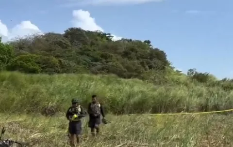 Ejecutan de varios disparos a un hombre en medio de un herbazal en Cativá, Colón