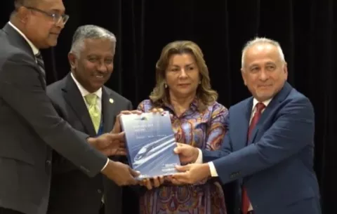 Comité lanza estrategia para impulsar el ferrocarril Panamá - David - Frontera