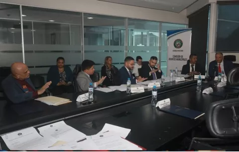 Proyecto que busca hacer más transparentes las sesiones de concejos municipales, aprobado en primer debate