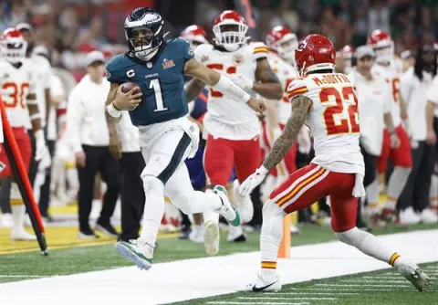 Jalen Hurts es encumbrado como el MVP del Super Bowl LIX