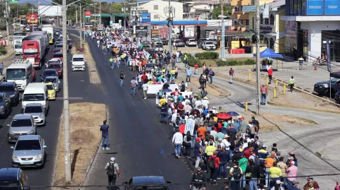 Marchan en Penonomé para exigir la reactivación de la mina