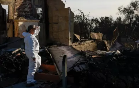 ¡Por fin! Extinguen incendios en Los Ángeles
