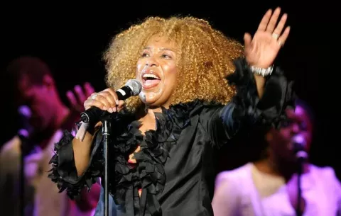 Roberta Flack, cantante del éxito ‘Killing Me Softly With His Song’, muere a los 88 años