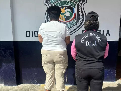 Mujer que se hacía pasar por médico en Colón fue detenida