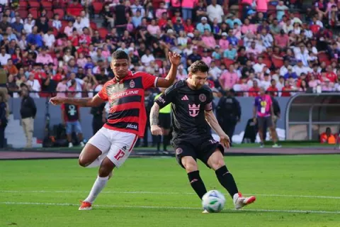 Sporting empata ante Inter de Messi  durante el primer tiempo 1-1