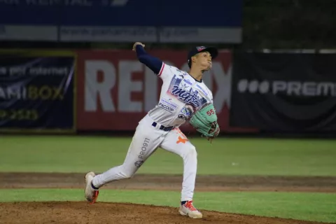 Fabián Carrera gana premio como 'Lanzador del Año' en el béisbol juvenil