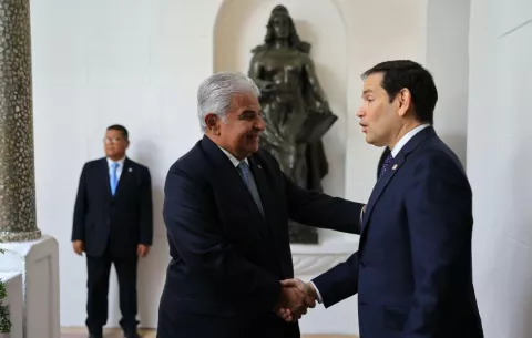 Marco Rubio llega al Palacio de Las Garzas para reunirse con Mulino