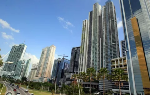  UE mantiene a Panamá, Rusia y otros nueve países en su lista de paraísos fiscales