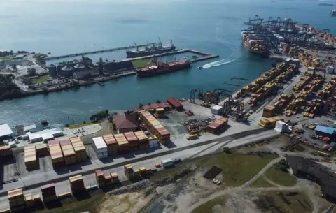 Operador hongkonés de dos puertos en Panamá cae en bolsa ante los planes de Trump