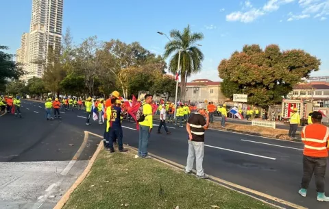 Suntracs protesta en rechazo a las reformas a la CSS