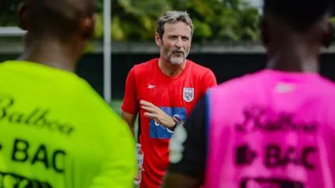 Christiansen, técnico de Panamá, espera un partido 'muy exigente' ante Chile