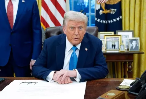 Trump anuncia elevación de aranceles a la Unión Europea