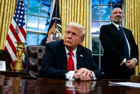 Trump dice que si Hamás no libera a los rehenes antes del sábado desatará el 'infierno'