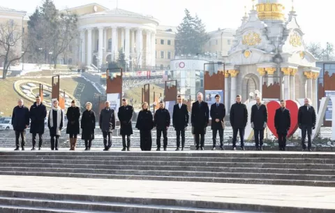 Ucrania conmemora con sus aliados europeos y sin EE.UU. tres años de la invasión