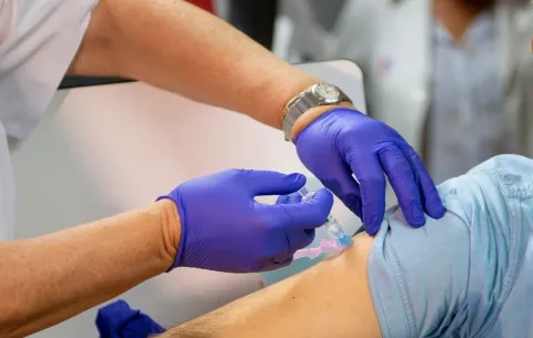 Prototipo de vacuna da resultados prometedores en un tipo de cáncer avanzado de riñón