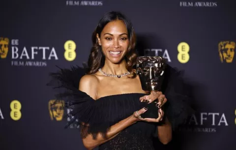 Zoe Saldaña gana el premio BAFTA a mejor actriz de reparto por 'Emilia Pérez'
