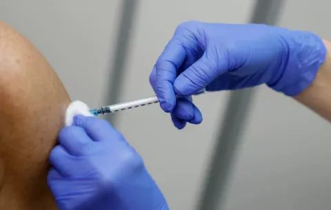 Covid dio alas a un movimiento antivacunas que se sumó al negacionismo más político