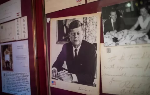 EE.UU. desclasifica archivos inéditos sobre el asesinato de Kennedy por orden de Trump