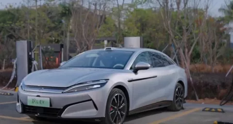 Lanzan autos chinos que se recargan en 5 minutos