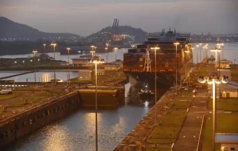 Canal de Panamá tendrá un espacio de tránsito reservado a buques con bajas emisiones